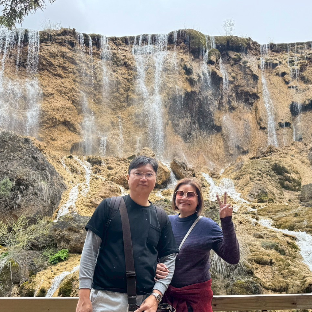 คุณจิระเดชและคณะ ท่องเที่ยวเฉิงตูใบไม้ผลิ
