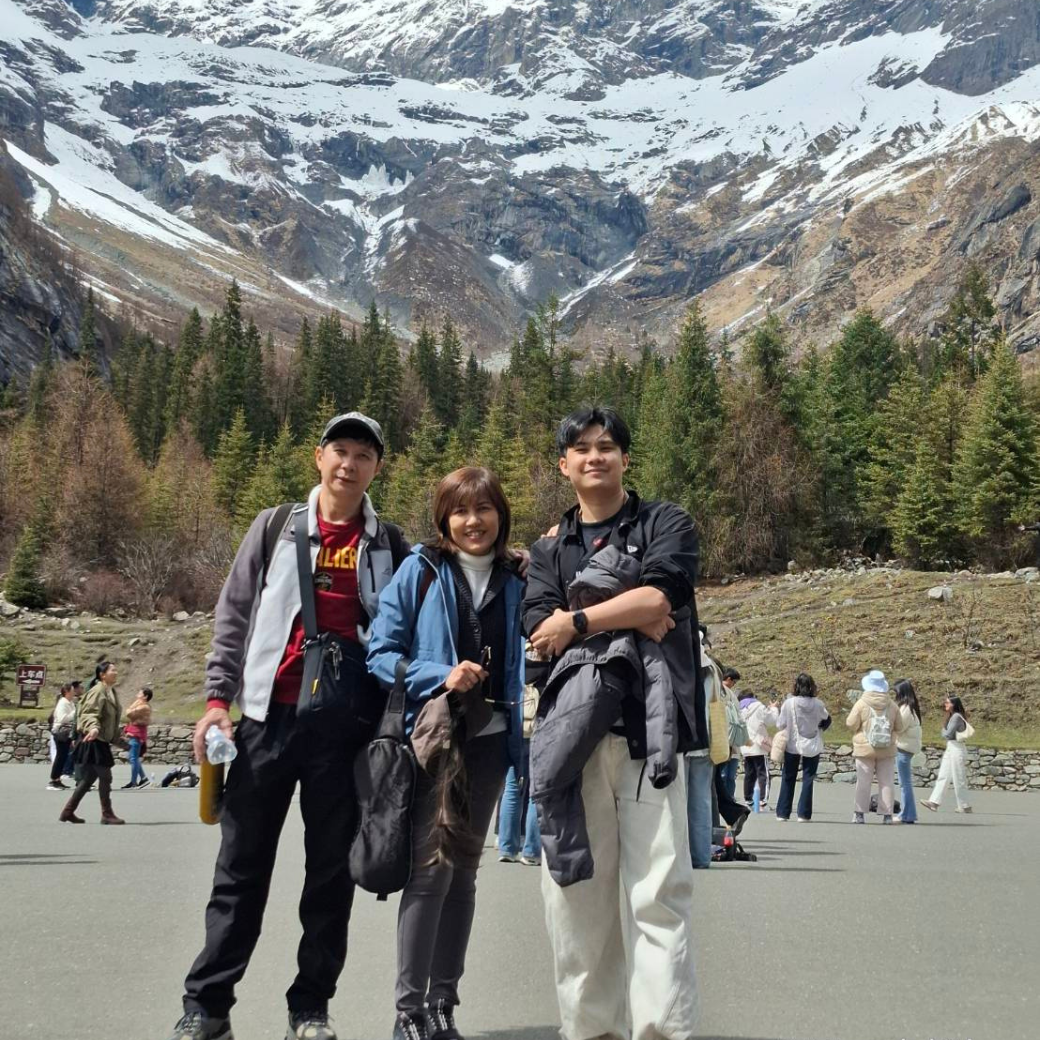 คุณโชคชัยและคณะ ท่องเที่ยวเฉิงตูใบไม้ผลิ